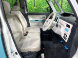 運転席まわりには十分なスペースがあり、大柄な方でもゆったり運転していただける環境です。