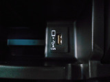 便利な充電用USBジャックも付いています。
