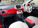 清潔感のあるクリーンな車内 禁煙車 正規ディーラー車 後期モデル 電動アイボリーキャンバストップ 純正タッチスクリーン/BT/AUX/USB アイボリーレザー調シート 14AW&ホワイトリボンタイヤ 全国対応2年保証付帯可能