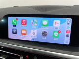 【アップルカープレイ】iPhoneがBMW車両とワイヤレスで接続されます。Apple CarPlayでは、オーディオストリーミングやメッセージングアプリがディスプレイに表示されます。