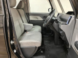 運転席も広々としています♪