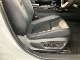 シンプルながらホールドの良いシートです。 しっかりホールドしてくれるシートの方が長く座っていても疲れにくいです!