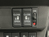狭い所でも乗り降り楽々な両側電動スライドドアです!簡単にドアの開閉が出来る為女性やお年寄りにも優しく、荷物で手が塞がった時なども大変便利です!