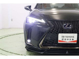 L字型クリアランスランプが華やかな三眼式ヘッドライトはLED。汚れや積雪を取り除いてくれるヘッドライトウォッシャー付です。オートライト、オートハイビームも搭載。面倒なヘッドライトの切替えは不要です。