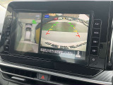 まるで真上から見ているような、視認性の良いアラウンドビューモニターです。駐車が苦手な方でもこれでらくらく駐車できますよ。