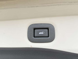 【パワーバックドア】スマートキーや運転席のボタンを押すだけでリアゲートが自動で開閉します!荷物を持っている時や、高い位置にあるバックドアを閉める際に便利な機能です♪