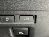 両手が荷物で塞がっている時にはコレ!パワーバックドアで開閉ラクラクです。バックドアに手が届かない時も、リモコンで開閉の操作が可能です。もちろん、荷物もたっぷり積めます。