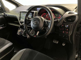 分かりやすく操作しやすい運転席まわりです☆