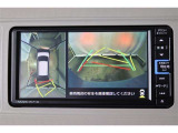 車両を上から見たような映像表示するパノラミックビューモニター付き!