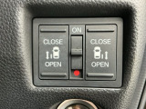 狭い所でも乗り降り楽々な両側電動スライドドアです!簡単にドアの開閉が出来る為女性やお年寄りにも優しく、荷物で手が塞がった時なども大変便利です!