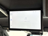 フリップダウンモニターも装備しております。お子様も退屈知らずで長時間のドライブや、渋滞中でも飽きることなく楽しい時間を過ごすことができそうですね。