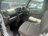 自社認証工場を完備しておりますので、納車前の車検・整備や、アフターメンテナスもばっちりですので、安心して当社にお任せ下さい。また、当社にて車輌ご成約のお客様はオイル交換永久無料のサービス付きです!