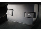 USBオーディオ用ソケットがついていますので携帯電話などを接続すれば音楽等の再生が可能です!