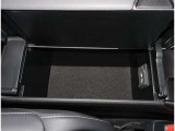 お車の取扱説明書・メンテナンスノート(記録簿)もございます。トヨタのディーラーで安心を買って下さい。当社は無理な勧誘は致しません。まずはお客様からのお問い合わせを心よりお待ちしております。