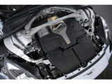 V8ツインターボは550馬力を発揮。F1のメディカルカーにもなった実力のパワーでSUVとは思えない速さを誇ります。
