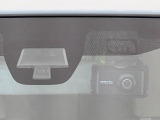 【スズキ セーフティサポート】走行中に前方の車両等を認識し、衝突しそうな時は警報とブレーキで衝突回避と被害軽減をアシスト。より安全にドライブをお楽しみいただけます。