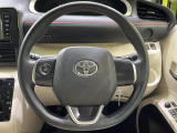 インテリアに合わせたデザインのステアリングは、運転される方のことも考え、運転しやすい形状、大きさです。是非一度、実際に触ってお確かめください。