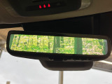 【デジタルインナーミラー】後席の大きな荷物や同乗者で後方が確認しづらい時でも安心!カメラが撮影した車両後方の映像をルームミラー内に表示。クリアな視界で状況の確認が可能です!