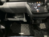収納スペースもたくさん有ります☆車検証や小物類などすっきり収納♪