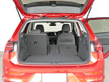 6:4の分割可倒式リヤシートです。長尺物の積載にも対応します