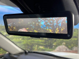 【デジタルインナーミラー】後席の大きな荷物や同乗者で後方が確認しづらい時でも安心!カメラが撮影した車両後方の映像をルームミラー内に表示。クリアな視界で状況の確認が可能です!