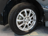 タイヤサイズは195/65R15。
