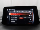 ハンドル操作をアシストすることにより車線からの逸脱回避を支援します。