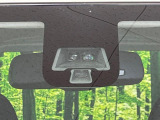 【三菱e-Assist】走行中に前方の車両等を認識し、衝突しそうな時は警報とブレーキで衝突回避と被害軽減をアシスト。より安全にドライブをお楽しみいただけます。