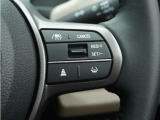 ◆アダプティブクルーズコントロール◆予め設定した車速内でクルマが自動的に加減速。前走車との適切な車間距離を維持しながら追従走行します。【LKAS】車線維持支援システムでステアリング操作を支援。