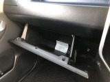 充実の小物入れを完備。ついつい貯めがちな小物をスッキリ収納できますね。