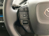 運転中、オーディオの操作をしてて、ハッとしたことはありませんか?ステアリングスイッチは、運転中でもハンドルでオーディオの操作が可能です。安全なドライブをサポートします。