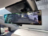 ◆スマートルームミラー◆乗員・ヘッドレスト・積載物などでさえぎられがちなルームミラーの後方視界をクリアに保ちます!車内の状況に関わらず、車両後方にあるカメラの映像をルームミラーに映し出します!