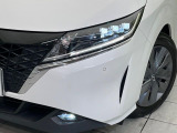 【LEDヘッドライト】悪天候や夜間走行時も良好な視界を確保し安心して運転できる高輝度LEDヘッドライトを装備!点灯速度が早く、消費電力も抑えられています。