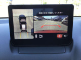 360&deg;ビューモニターでは前後左右4つのカメラ映像をさまざまな走行状況に応じて切り替えてセンターディスプレイに表示することで、駐車時や狭い道でのすれ違い時、見通しの悪い交差点進入時でも安心感を高めます