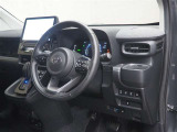 運転席の様子です。見通しの良いすっきりとした内装で、運転しやすい空間となっております!