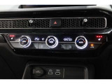 運転席と助手席の温度設定の変更が可能な左右独立タイプのデュアルエアコンです♪♪♪暑がりな人・寒がりな人も誰もが車内を快適にお過ごしいただけます♪♪♪