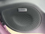 高音質なサウンドを提供するBOSEプレミアムサウンドシステムを搭載。車内全体に広がりのあるクリアな音響空間を作り出し、ドライブ中の音楽鑑賞をより楽しめます。