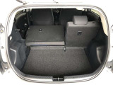 後席を倒せばより大きな荷物も載せられます!