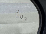 車線変更時の後方確認をアシストしてくれるブラインドスポットモニター!ドアミラーの死角を検知してくれるから車線変更もスムーズです。