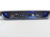 シンプルで視認性の良いメーター類です 。