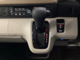 停車中にブレーキペダルを踏み続けなくてもブレーキ保持ができるオートマチックブレーキホールド機能もついております。