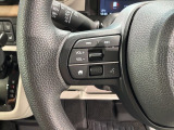 ステアリングにオーディオ操作スイッチが付いています。オーディオ画面に直接タッチしなくても操作が出来ますので、運転に集中できます。