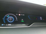 車両状態や走行道路の時速表示等のインフォメーションが備わっていますスピードメーターは上質なデザインとなっております。
