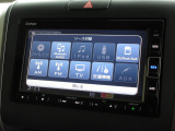 ナビゲーションは純正メモリーナビ(VXM-204VFi)を装着しております。AM、FM、CD、DVD再生、Bluetooth、フルセグTVがご使用いただけます。初めて訪れた場所でも安心ですね!