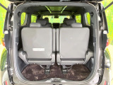 積み下ろしのしやすいデッキにはたっぷりと荷物を積み込んでいただけます。遊びから仕事まで、様々なシーンで頼れます♪