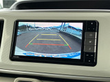 狭い場所での駐車も安心。後方の状況を画面で確認できるので、安全な運転をサポートします。運転に自信がない方にもおすすめです。