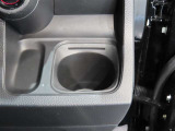 運転席側にもカップホルダーございます。
