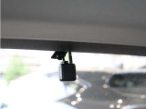 純正ならではの高いフィット感とデザイン性で、車内の雰囲気を損なうことなく装備されています。