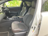 洗練されたデザインの室内空間。上質な素材が、安らぎのひとときを演出します。運転に集中できる、快適な環境です。細部までこだわりました。