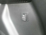 トランク部にオプションの100V AC電源(1500W)を装備しています。